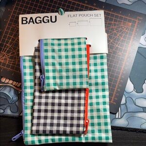 BAGGU Checkered Pouch Set in Green and Black